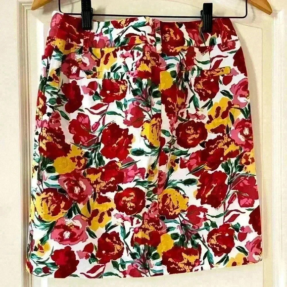 LOFT Dresses & Skirts - EUC Loft Vibrant Floral Mini Skirt Size 00 Petite
